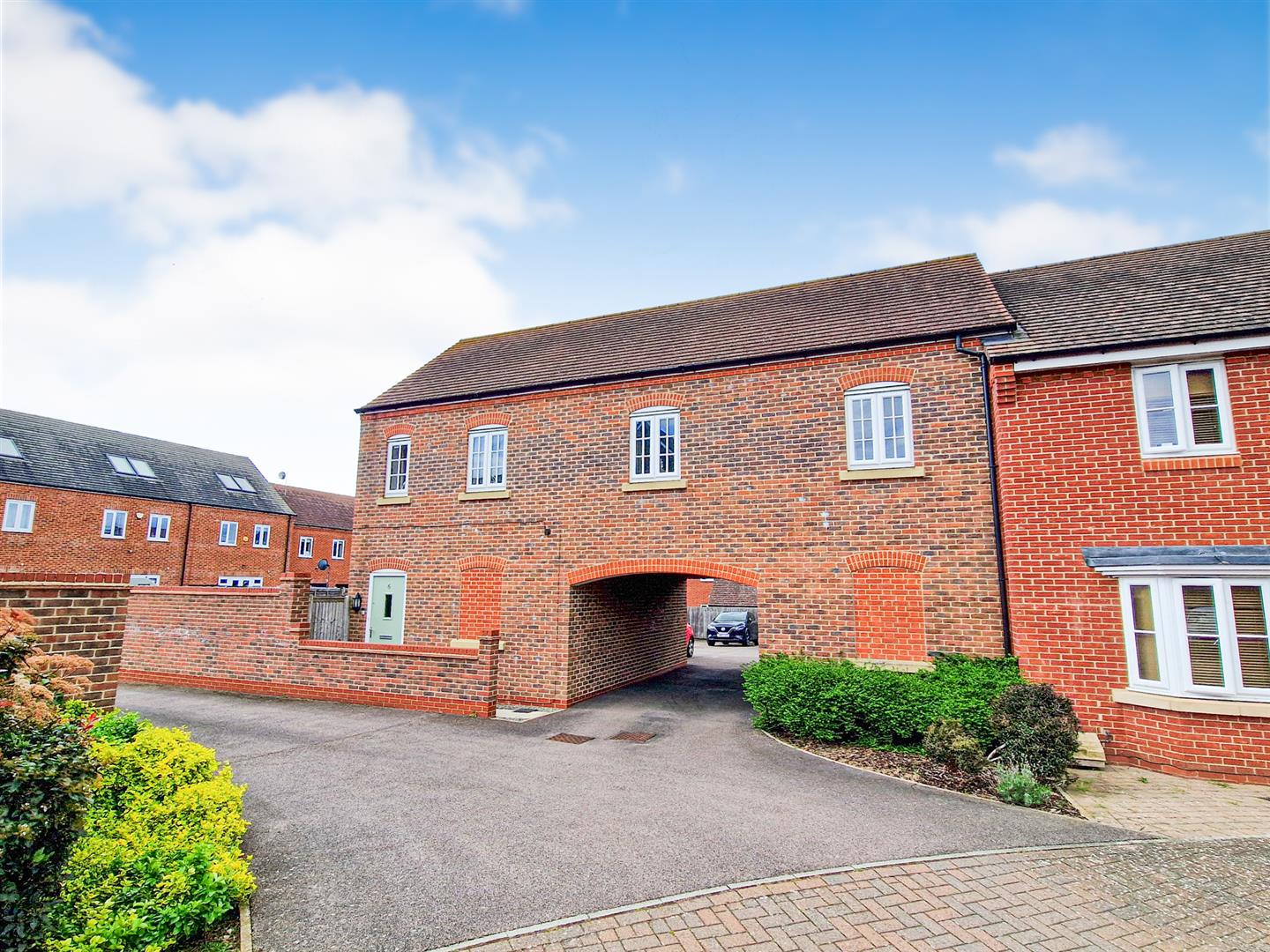 2 bed property in Lindrick Close, Great Denham